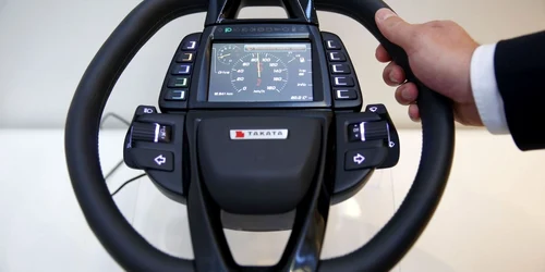 un volan interactiv Takata este prezentat presei la Frankfurt Motor Show foto reuters