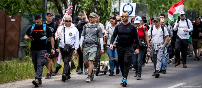 Liderul opoziției ungare Peter Magyar și susținătorii săi, în drum spre Oradea