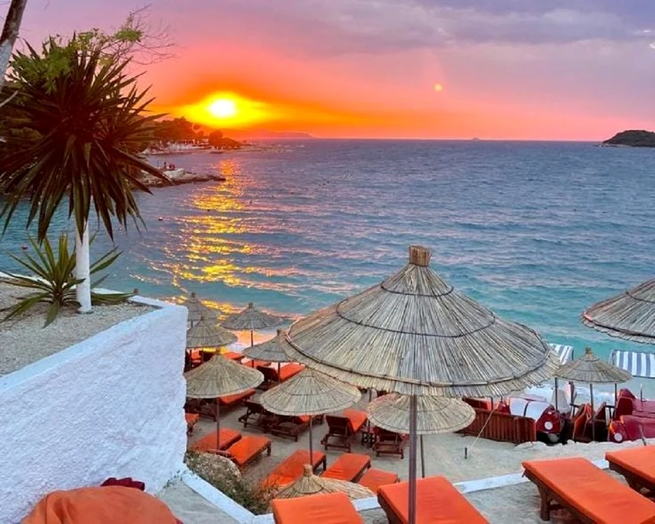 Frumusețea satului Ksamil, din Albania / foto: Pinterest