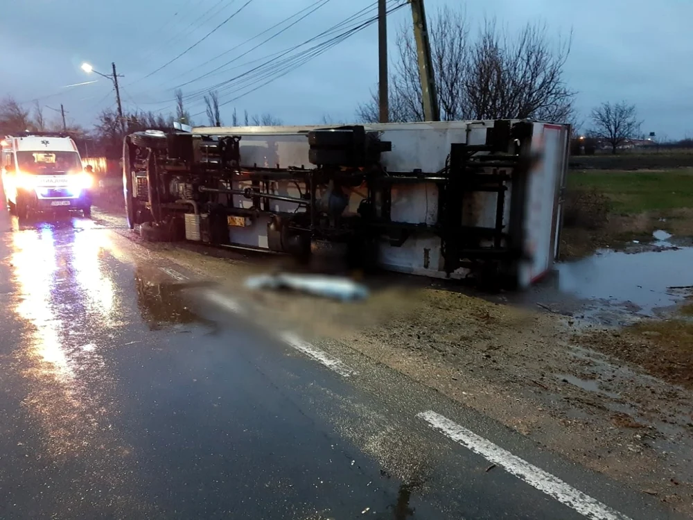 Autovehiculul se deplasa pe direcţia Bucureşti - Târgovişte.