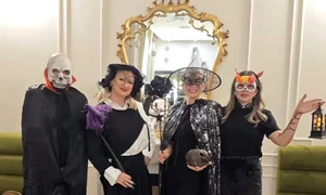 Alături de prietenii ei, familia de medici Alin și Raluca Bortolini, Adina Postelnicu din trupa Heaven a petrecut o super vacanță cu de toate