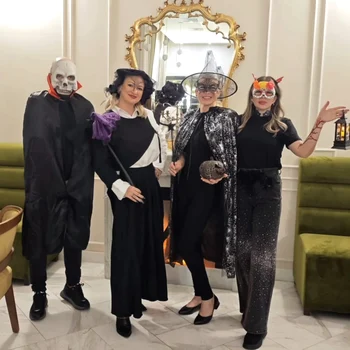 Alături de prietenii ei, familia de medici Alin și Raluca Bortolini, Adina Postelnicu din trupa Heaven a petrecut o super vacanță cu de toate