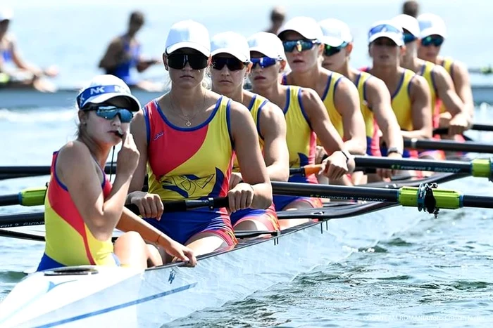 Echipajul de 8+1 feminin a obţinut medalia de argint Foto/COSR
