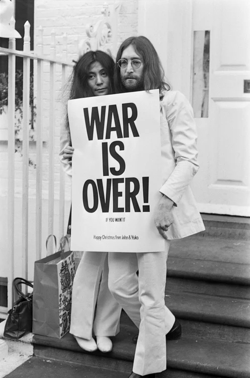 John Lennon și Yoko Ono erau liderii mișcării pacifiste