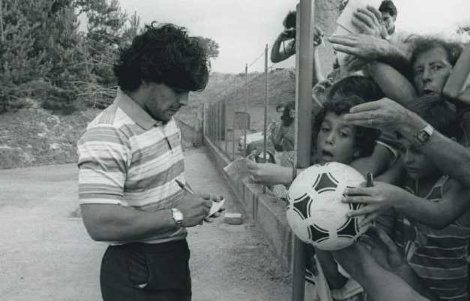 Copiii lui Maradona au cerut ca rămăşiţele marelui fotbalist să fie transferate într-un mausoleu VIDEO 