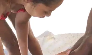 Kasi îl unge cu ulei pe Usain jpeg