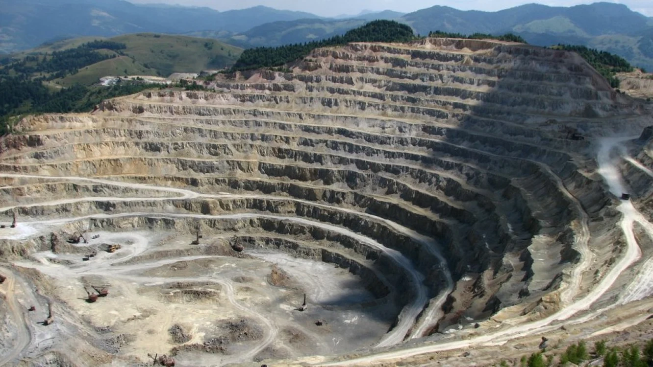 Cariera de la Roşia Poieni de unde se exploatează concentratul de cupru