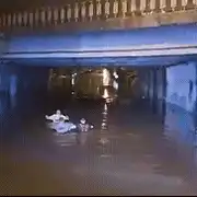 pasaj inundat pompieri inoata gif