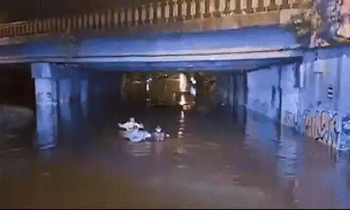 pasaj inundat pompieri inoata gif