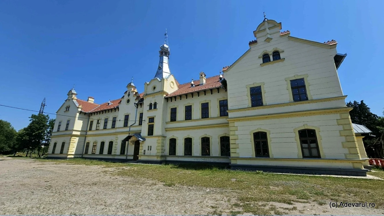 Gara municipiului Brad. Foto: Daniel Guță. ADEVĂRUL