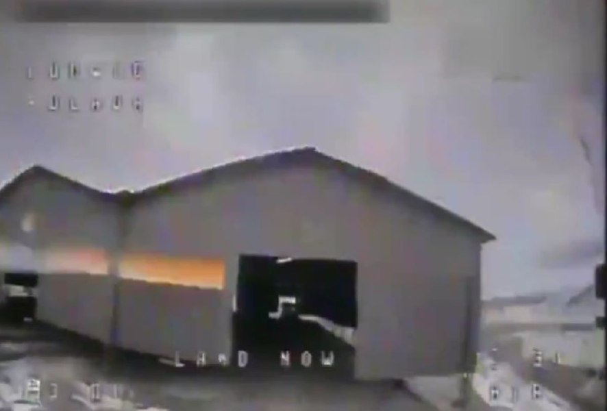 Imagini cu blindate rusești distruse după un atac ucrainean cu dronă FPV | VIDEO