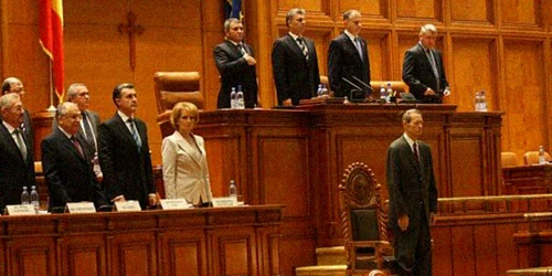 Parlament şi demnitate