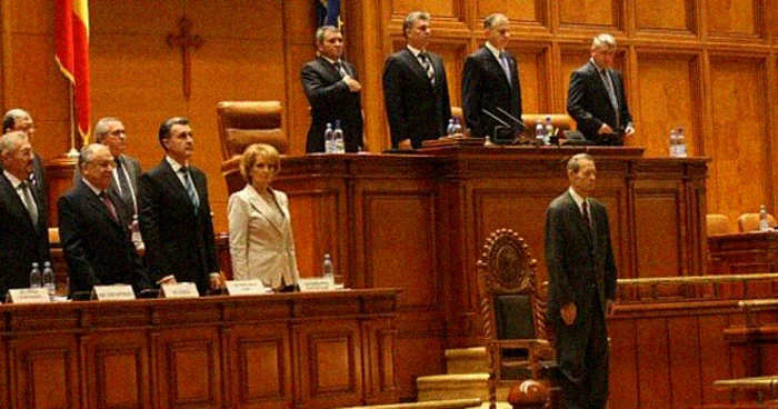 Parlament şi demnitate