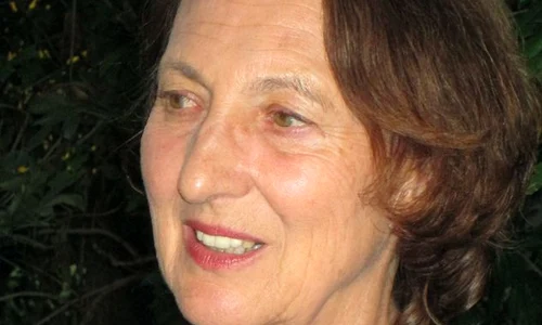 „33 de texte colorate, dar nu pestriţe, despre România“ – interviu cu Elsa LUDER jpeg