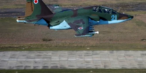 avion su 25