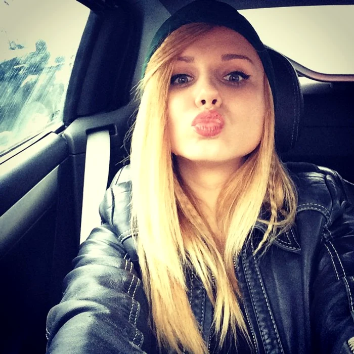 
    Rucsy a rămas în relaţii foarte bune cu fostele ei colege din Blaxy GirlsFoto: arhivă personală  