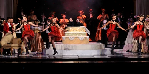 Artiştii Operei Braşov să aşteaptă la spectacol