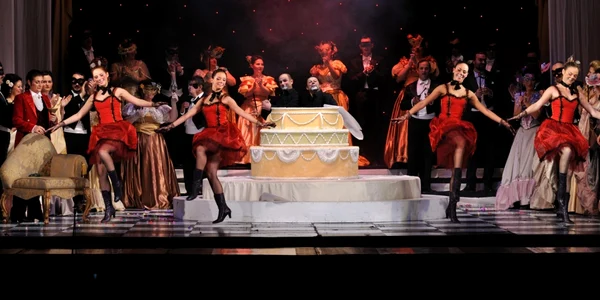 Artiştii Operei Braşov să aşteaptă la spectacol