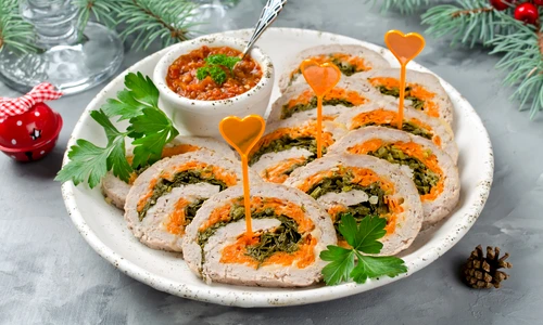 Rulada cu morcovi  Sursa foto shutterstock 735527326 jpg