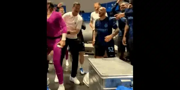 chivu gif gif