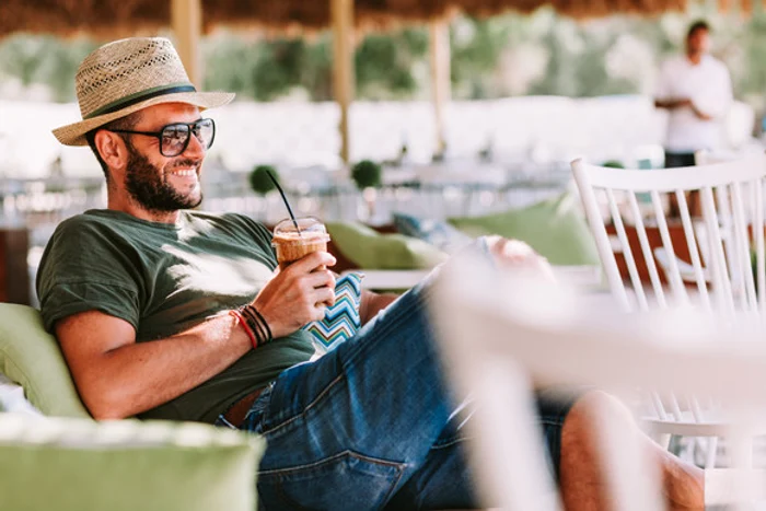 Fetele îmbrăcate în alb n-au voie să se apropie de o nuntă