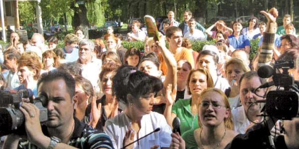 În urmă cu două luni, angajaţii au blocat activitatea spitalului