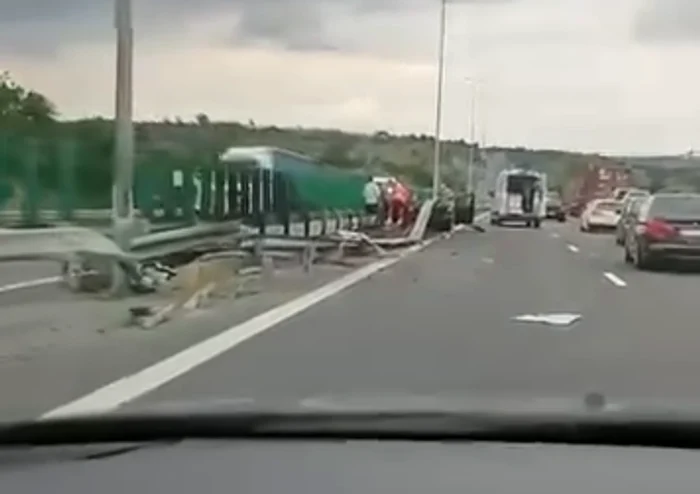 Accident cu răniți pe A2 foto: captură video