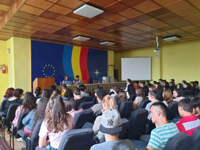 Elevii, la întâlnire cu poliţiştii FOTO IPJ Călăraşi