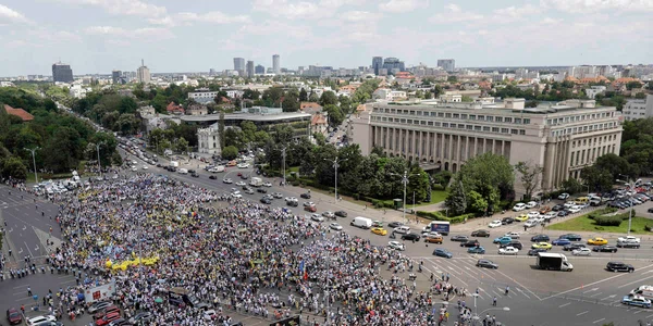 Protestul organizat de sindicaliștii din domeniul educației și susținătorii acestora în Piața Victoriei din București. FOTO Inquam Photos / Octav Ganea