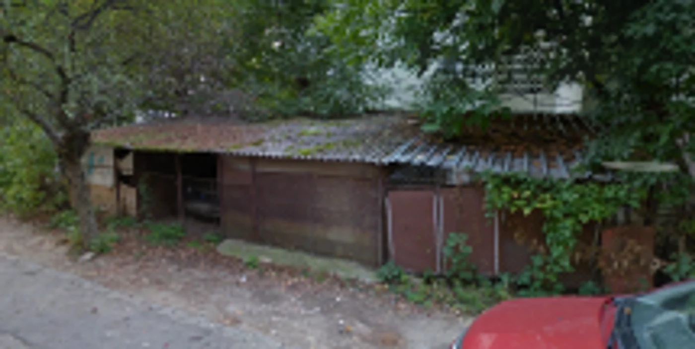 Jumătate din cele 10 garaje sunt construite ilegal FOTO Captură Google Maps