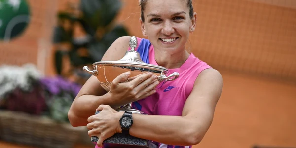 Simona Halep Trofeu Roma FOTO EPA-EFE / Riccardo Antimiani