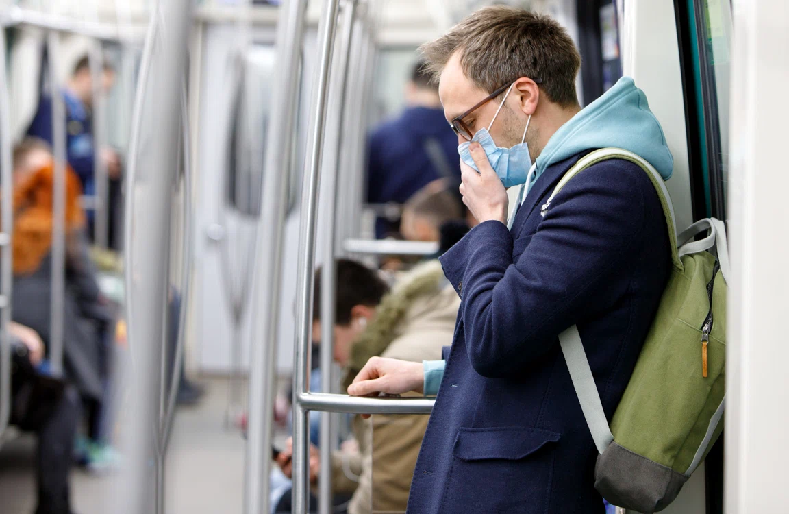 Masca este obligatorie în mijloacele de transport în comunfoto: Shutterstock