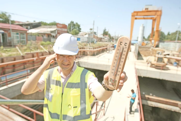 Tunelurile care leagă staţia Străuleşti de staţia Laminorului sunt un bun refugiu pe caniculăFoto: Dorin Constanda
