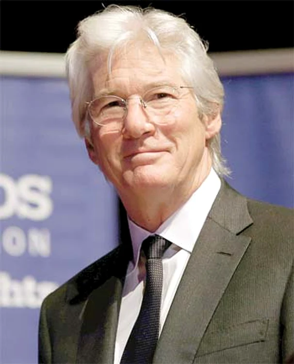 Octombrie 2013: Idolul femeilor  joacă rolul unui bătrânel în  filmul “Franny”,  care va fi lansat  anul viitor (Fotografii: Guliver/ Splashnews/ Photoland/ Wenn/ Reuters)