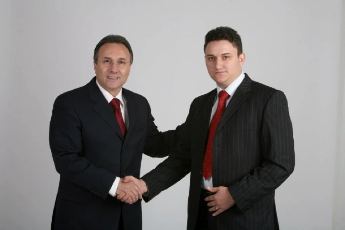 Marius Ostaficiuc, cel din dreapta, este considerat unul dintre oamenii de bază ai primarului Gheorghe Nichita FOTO Adevărul