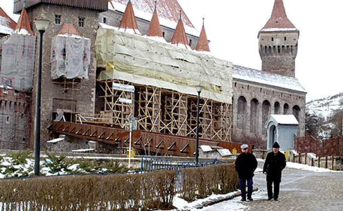 Castelul este în reabilitare de mai mulţi ani