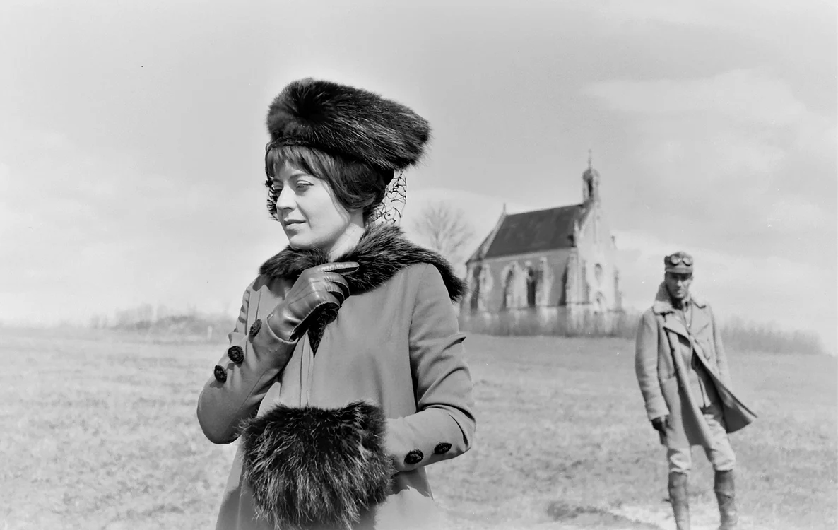 Debut în film Gina Patrichi. În plan secund Victor Rebengiuc FOTO Studiourile Buftea