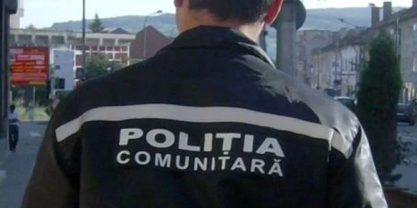 Poliţiştii locali îi caută pe oamenii străzii. Foto: Arhivă