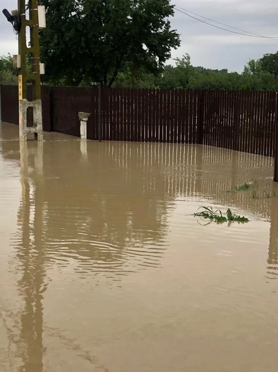 politisti inundatii vrancea