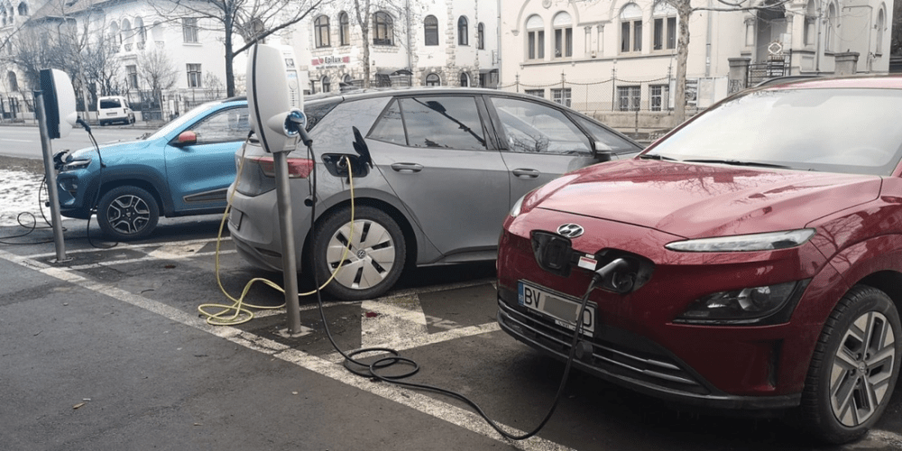 România a depășit cu mult pragul de 25.000 de vehicule electrice înmatriculate
