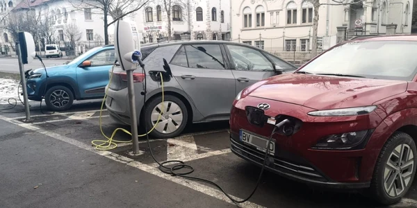 Primăria Braşov va amenaja încă 15 staţii de încărcare pentru maşini electrice FOTO Primăria Braşov