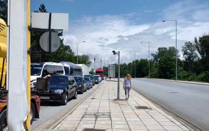 Aglomerație la intrarea în Grecia, la punctul Promachonas FOTO Arhivă Adevărul