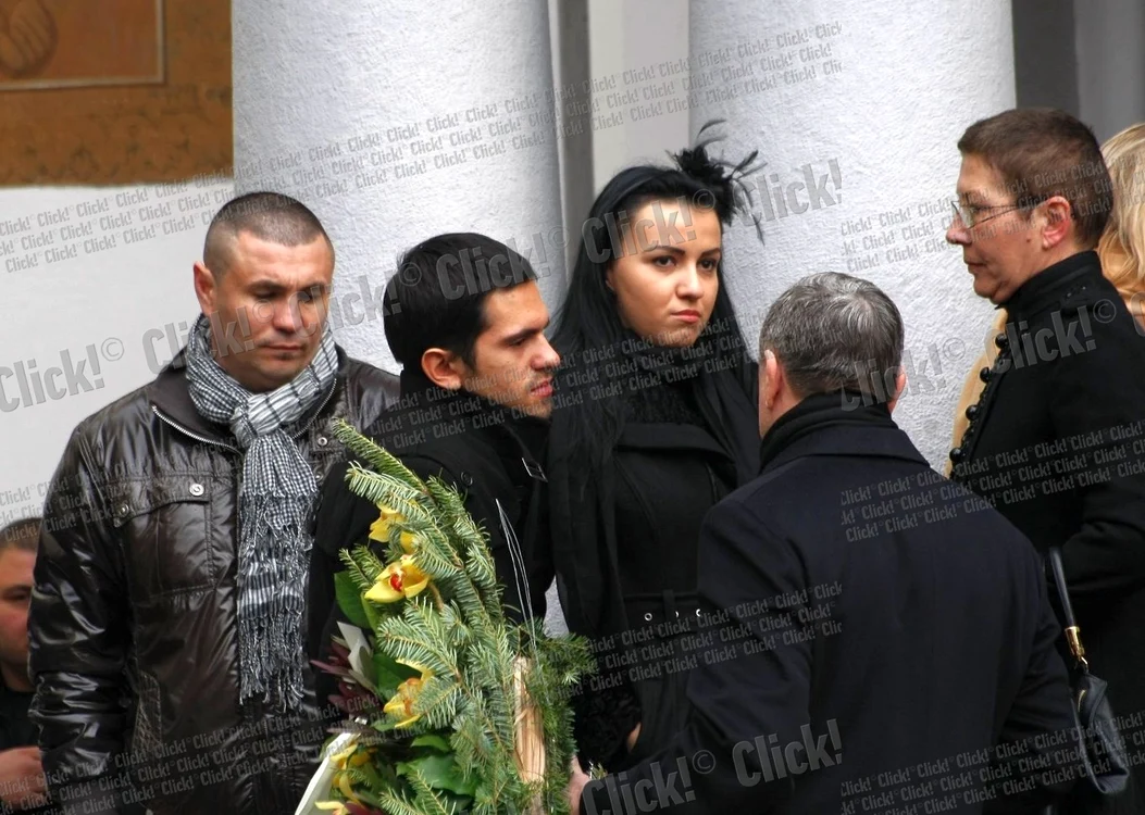 Înmormântarea Silviei, soţia lui Cornel Dinu. (Foto: Dan Bistriţeanu)