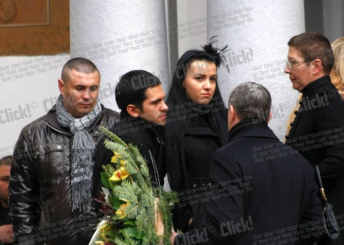 Înmormântarea Silviei, soţia lui Cornel Dinu. (Foto: Dan Bistriţeanu)