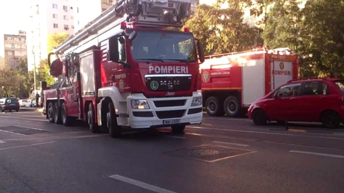 Pompierii au intervenit rapid pentru stingerea incendiului izbucnit în bucătăria restaurantului