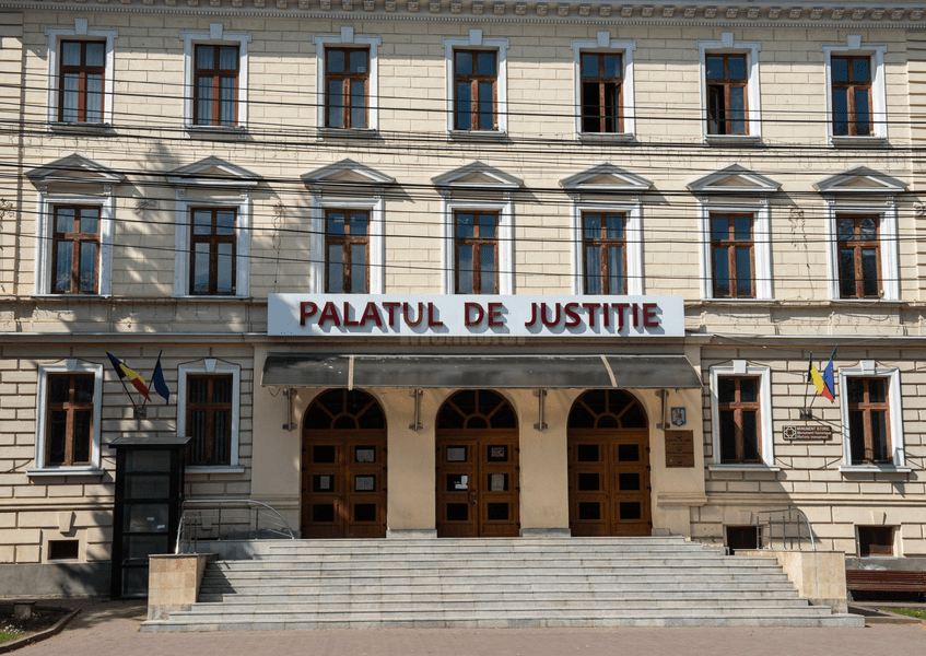 „Prețul” unui gest obscen: închisoare cu executare pentru o palmă dată unei americance pe stradă