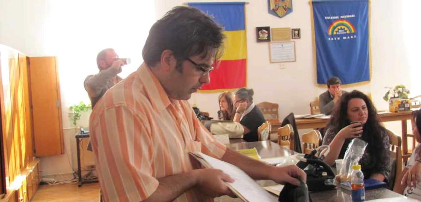 Marian Dănilă poate să le predea în continuare elevilor de la CN „Mihai Eminescu“.