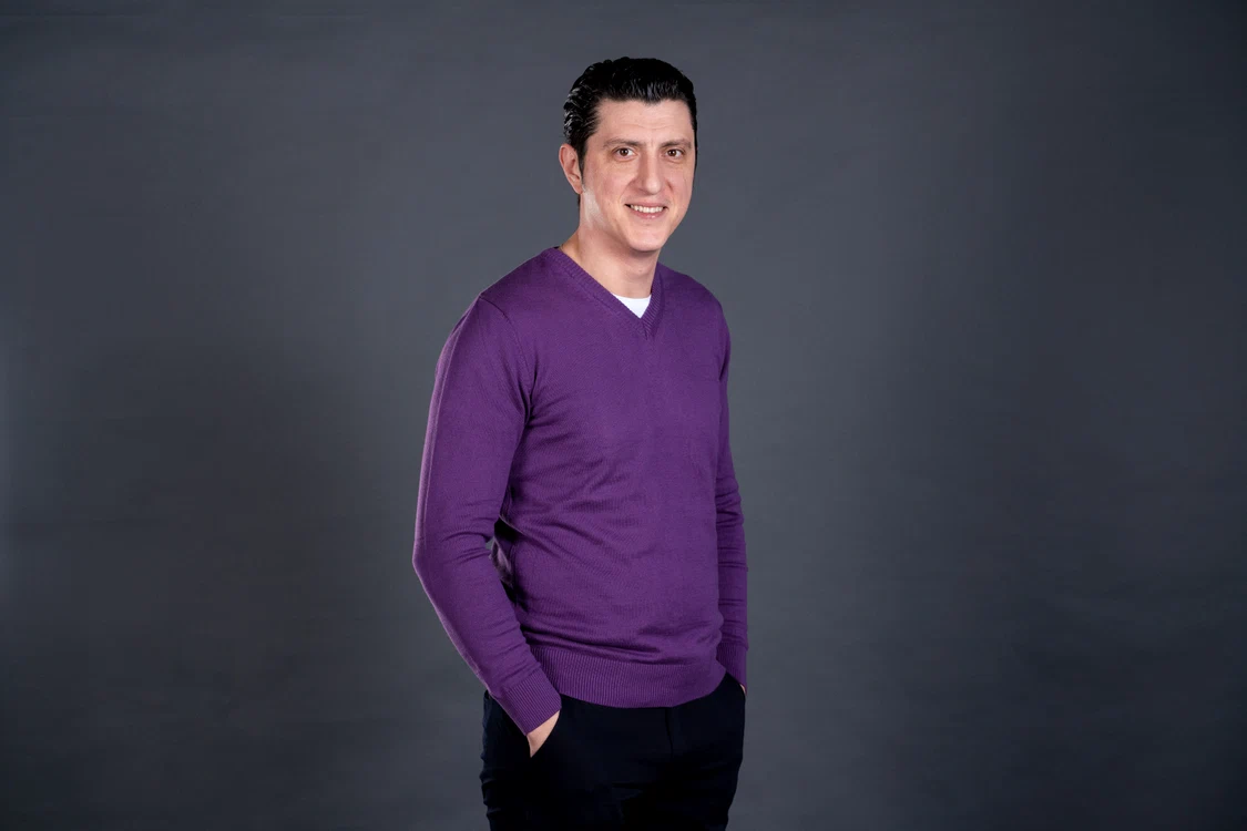 Actorul Costi Diță nu prea are nimic în comun cu personajul pe care-l joacă