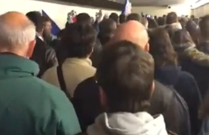 
    Suporterii au cântat imnul Franţei după ce au fost evacuaţi  