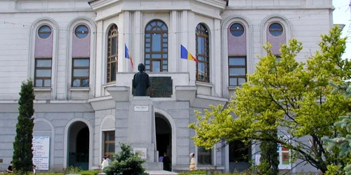Botoşănenii sunt aşteptaţi să participe în număr mare la Zilele Teatrului „Mihai Eminescu“